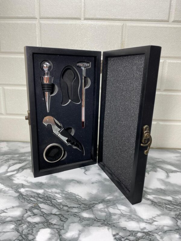 CAJA ACCESORIOS PARA VINO